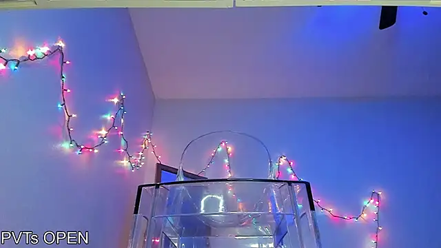 Peaches N Kreme online show from December 2025 06:22:02 AM