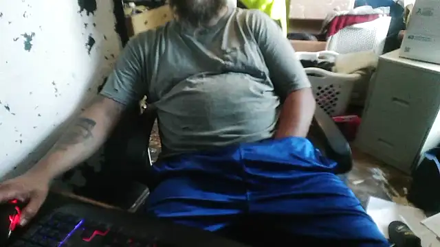 slickwill123 online show from June 2026 10:32:01 PM