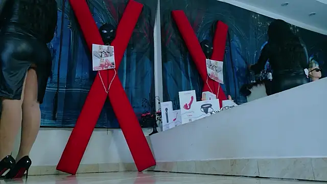 Snapshot of MeliizaQueen chatting on April 2026 12:55:01 PM MeliizaQueen online show from April 2026 12:55:01 PM