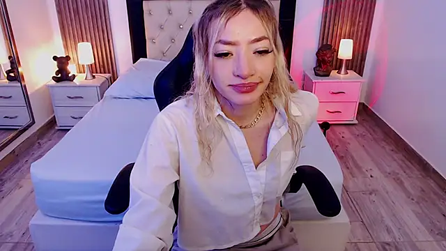 zoe jones13 online show from October 2025 03:15:01 AM