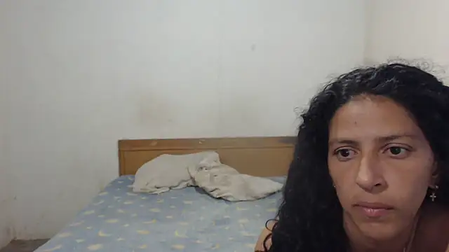 Snapshot of KateAndSimon chatting on February 2025 01:27:01 PM KateAndSimon online show from February 2025 01:27:01 PM