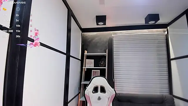 Snapshot of lilithTeen1_ chatting on January 2025 07:39:02 AM lilithTeen1 online show from January 2025 07:39:02 AM