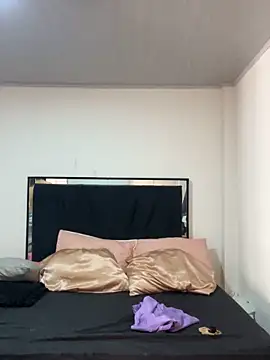 Snapshot of lilithTeen1_ chatting on November 2025 09:36:01 PM lilithTeen1 online show from November 2025 09:36:01 PM