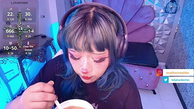 toky doll online show from December 2025 08:17:01 PM