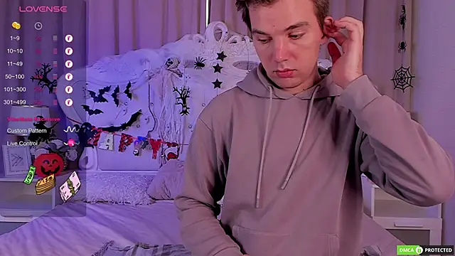 Snapshot of ArthurWhitee chatting on October 2025 03:10:02 AM ArthurWhitee online show from October 2025 03:10:02 AM