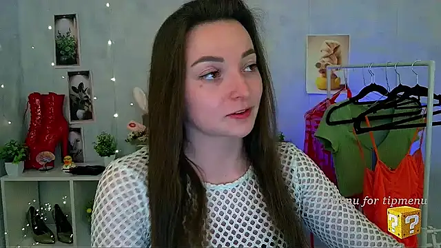  Barbie Kiss  online show from April 2026 07:07:02 PM