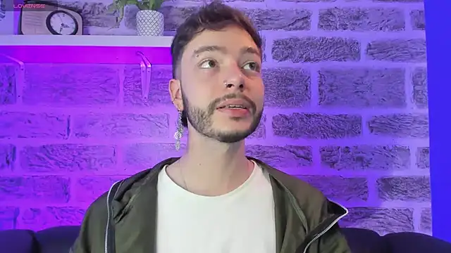 Snapshot of noah_ricci chatting on December 2025 12:10:01 PM noah ricci online show from December 2025 12:10:01 PM