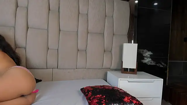 Snapshot of Hanna_lens chatting on January 2025 06:18:01 PM Hanna lens online show from January 2025 06:18:01 PM