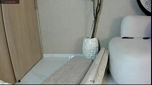 emily huddson  online show from June 2026 08:28:01 PM
