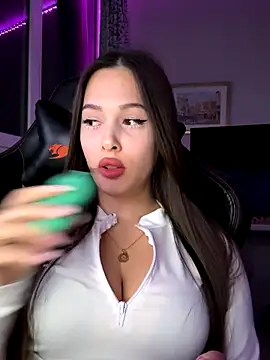 EricaWalls online show from October 2025 06:42:02 PM