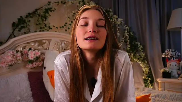 MonaEldon online show from December 2025 02:21:01 AM