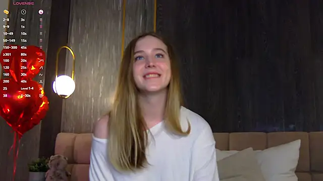 Snapshot of LoraineLuff chatting on March 2025 02:04:02 PM LoraineLuff online show from March 2025 02:04:02 PM