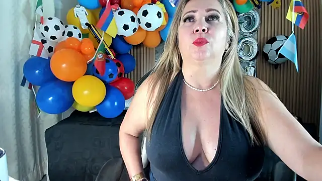 Danna topless online show from June 2026 12:04:01 PM