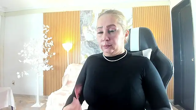 Danna topless online show from July 2026 12:01:01 PM