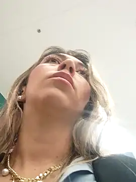 Snapshot of rachellboom chatting on January 2025 01:27:01 AM rachellboom online show from January 2025 01:27:01 AM