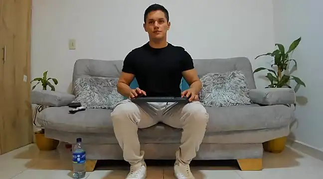 Snapshot of julian_wallace chatting on December 2024 08:38:02 PM julian wallace online show from December 2024 08:38:02 PM