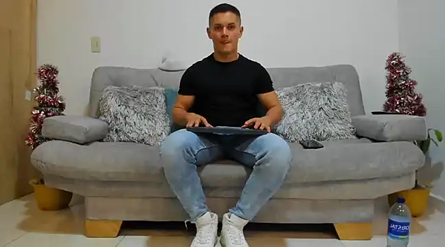 Snapshot of julian_wallace chatting on December 2024 02:45:02 AM julian wallace online show from December 2024 02:45:02 AM