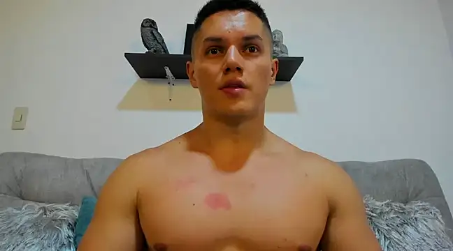 Snapshot of julian_wallace chatting on January 2025 02:44:02 AM julian wallace online show from January 2025 02:44:02 AM