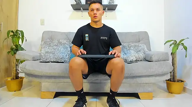 Snapshot of julian_wallace chatting on January 2025 02:07:01 PM julian wallace online show from January 2025 02:07:01 PM