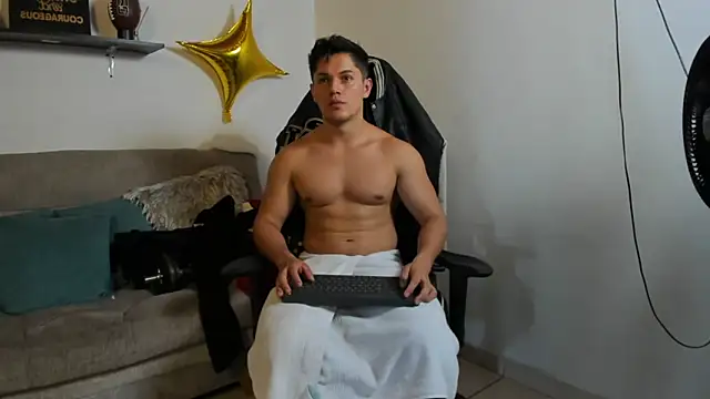 Snapshot of julian_wallace chatting on October 2025 07:14:02 PM julian wallace online show from October 2025 07:14:02 PM