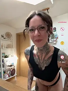 BrownieyQueen online show from May 2026 06:18:02 AM