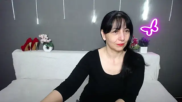 Snapshot of LiluGrants chatting on April 2026 06:32:02 PM LiluGrants online show from April 2026 06:32:02 PM