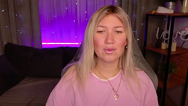 MilaBott online show from November 2025 08:24:02 PM