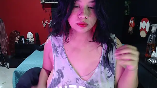 Snapshot of MaggaCass chatting on December 2024 04:33:01 AM MaggaCass online show from December 2024 04:33:01 AM