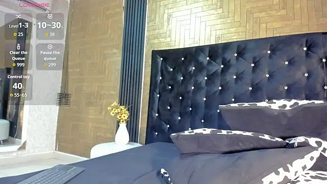 Snapshot of Laross25 chatting on January 2026 07:56:02 PM Laross25 online show from January 2026 07:56:02 PM