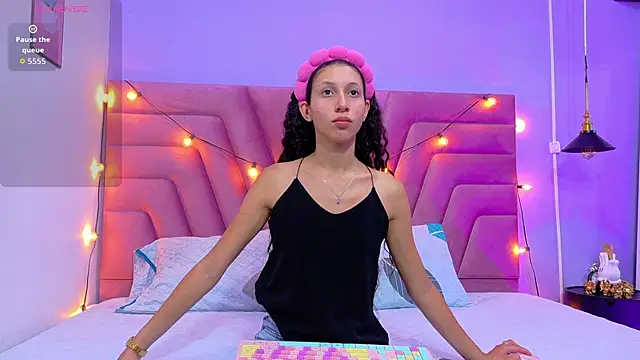 Beautifulskinny18 online show from October 2025 08:31:01 PM