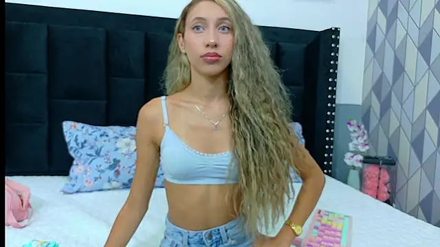 Snapshot of Beautifulskinny18 chatting on April 2026 04:54:01 PM Beautifulskinny18 online show from April 2026 04:54:01 PM