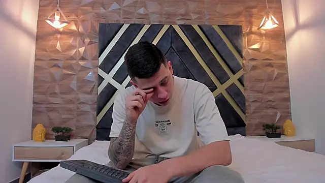 Yeiko Romero  online show from March 2025 05:25:02 PM