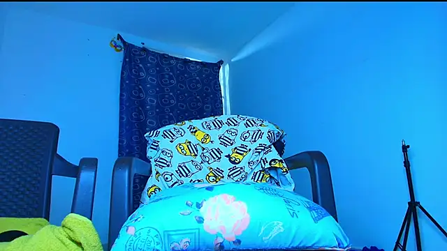 Snapshot of Thomass00 chatting on February 2026 05:03:01 AM Thomass00 online show from February 2026 05:03:01 AM