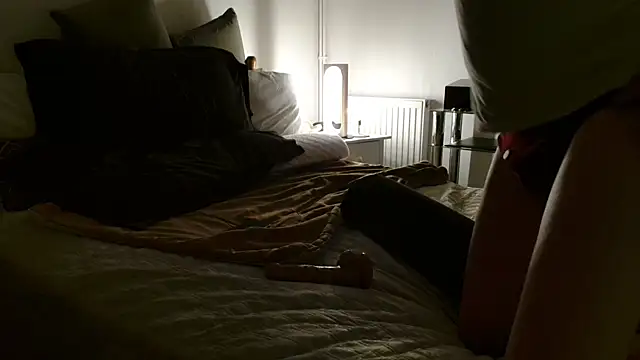 ImYourXtoy online show from December 2025 07:53:02 PM