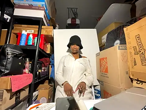 wynterheat online show from November 2025 05:04:01 PM