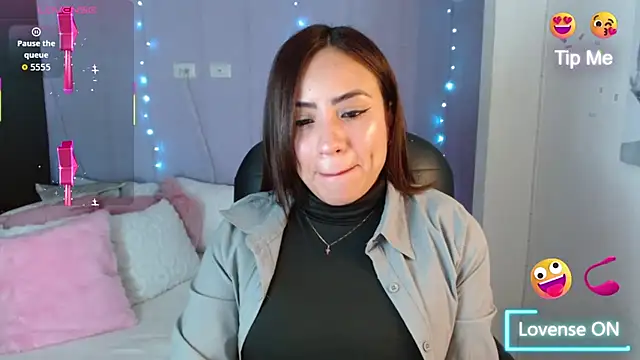 Snapshot of Paulina_627 chatting on November 2025 03:56:01 PM Paulina 627 online show from November 2025 03:56:01 PM