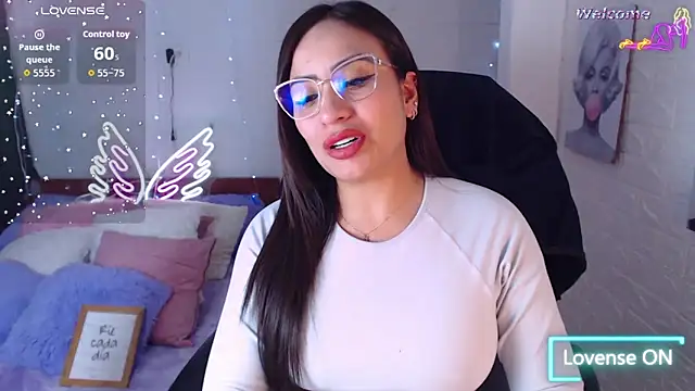 Snapshot of Paulina_627 chatting on April 2026 02:29:01 PM Paulina 627 online show from April 2026 02:29:01 PM