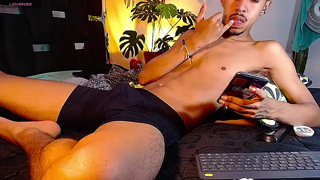 Snapshot of RyanRizzo chatting on December 2024 04:01:02 PM RyanRizzo online show from December 2024 04:01:02 PM