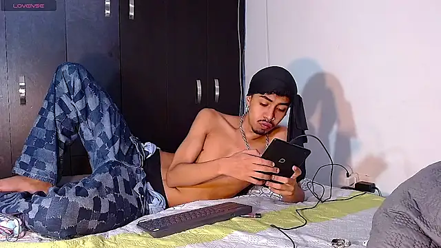 Snapshot of RyanRizzo chatting on January 2025 09:47:01 PM RyanRizzo online show from January 2025 09:47:01 PM