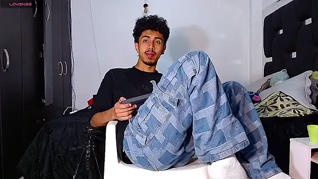 Snapshot of RyanRizzo chatting on January 2025 12:28:01 AM RyanRizzo online show from January 2025 12:28:01 AM