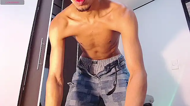 Snapshot of RyanRizzo chatting on January 2025 05:33:02 PM RyanRizzo online show from January 2025 05:33:02 PM