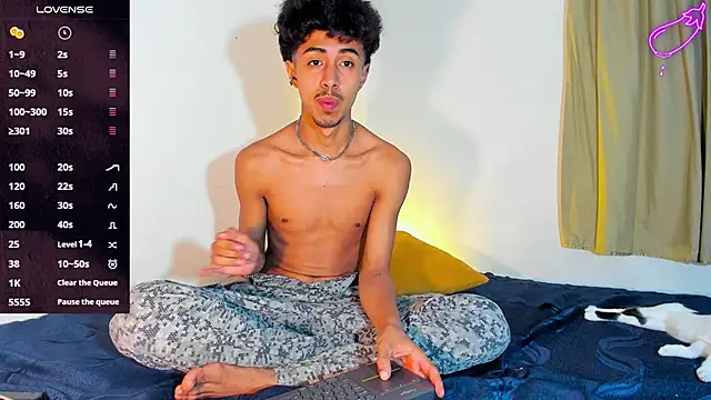 Snapshot of RyanRizzo chatting on March 2025 08:40:01 PM RyanRizzo online show from March 2025 08:40:01 PM