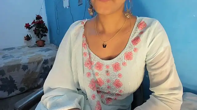 aarjulove online show from April 2026 07:13:01 AM