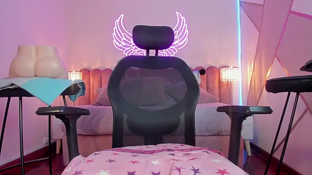  scarletmoore online show from February 2025 01:22:01 PM