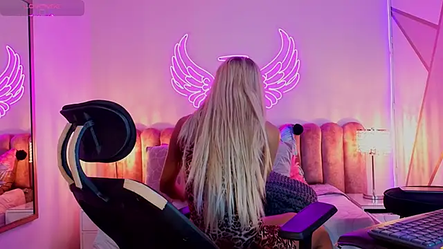  scarletmoore online show from September 2025 10:15:01 AM