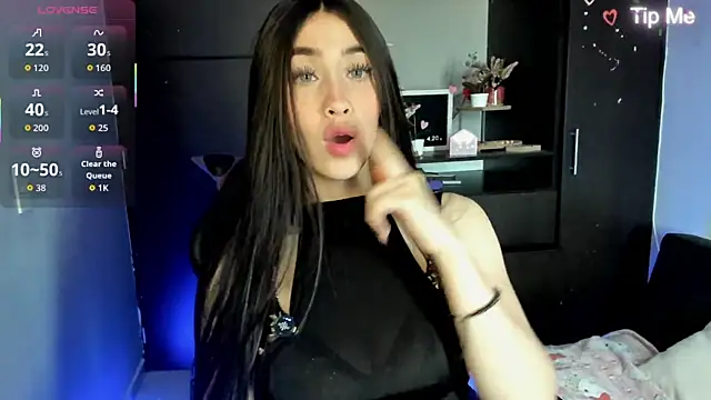 Emilytafur online show from May 2026 08:28:01 PM