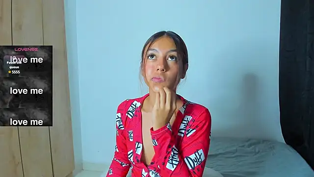 Snapshot of violet_casper_ chatting on December 2024 11:18:02 AM violet casper online show from December 2024 11:18:02 AM