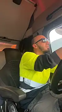 Snapshot of donnuozfutura chatting on December 2024 04:14:02 PM donnuozfutura online show from December 2024 04:14:02 PM