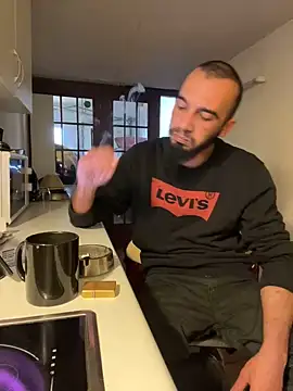 Snapshot of donnuozfutura chatting on February 2025 10:41:01 AM donnuozfutura online show from February 2025 10:41:01 AM