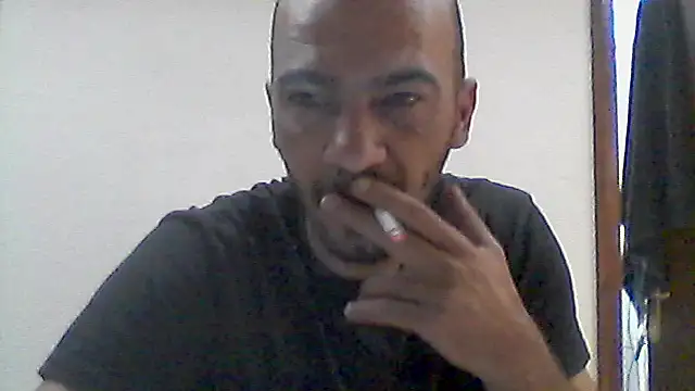 Snapshot of donnuozfutura chatting on November 2025 05:40:01 AM donnuozfutura online show from November 2025 05:40:01 AM